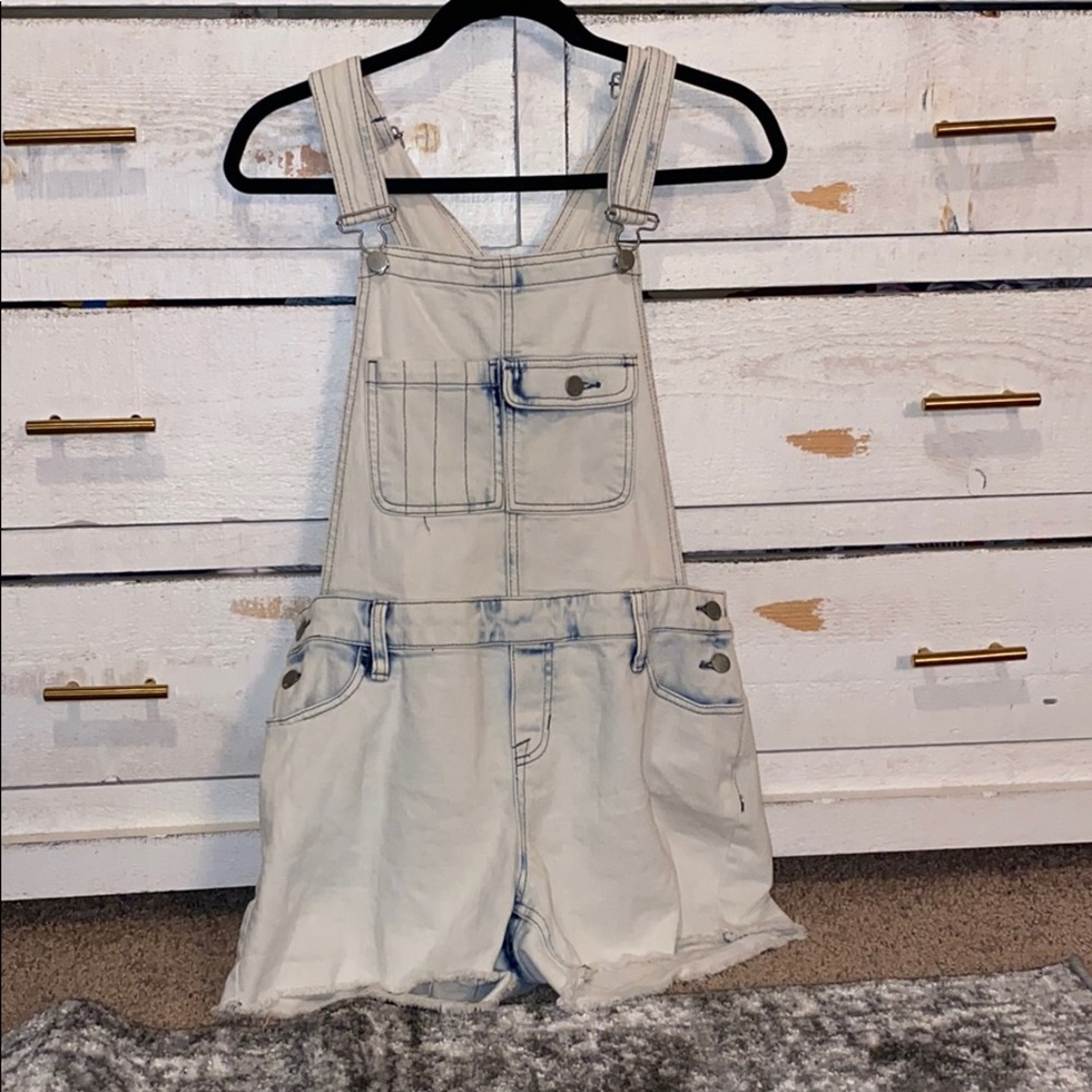 Short overalls